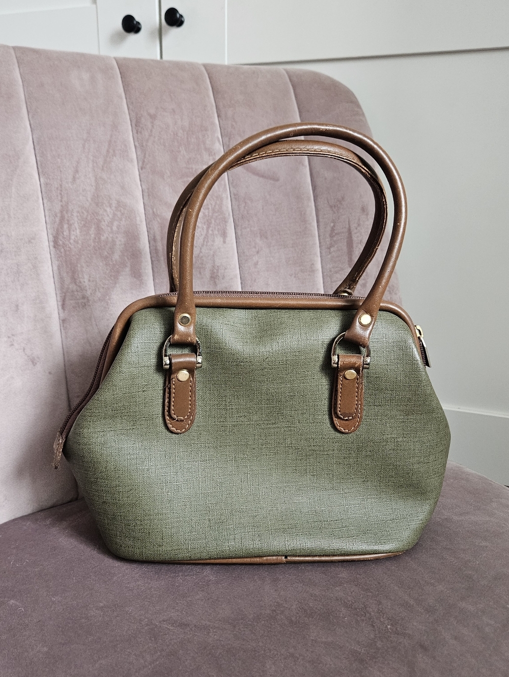 Vtg 1983 Liz Claiborne Genuine Leather Doctor Bag Barrel Fendi Inspired - Picture 5 of 10